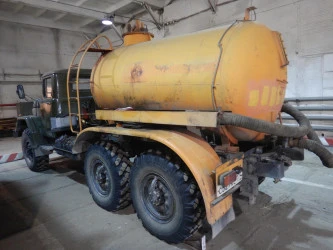 Грузовой цистерна ЗИЛ-131.